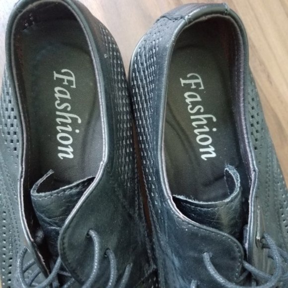 Shoes - Picture 6 of 7